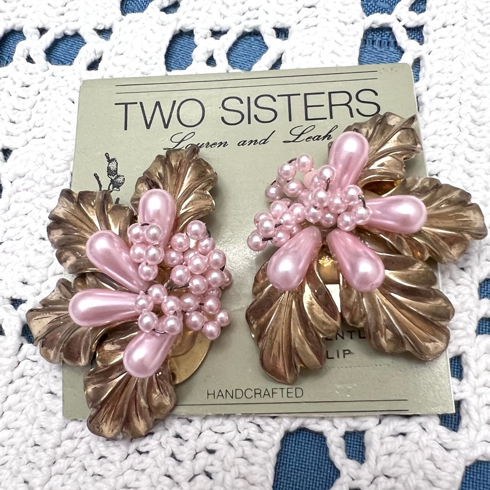 Two Sisters CLIP 1980s vintage pink floral earrings